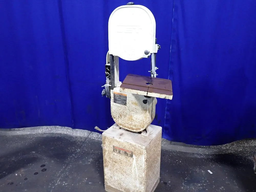 VERTICAL BAND SAW