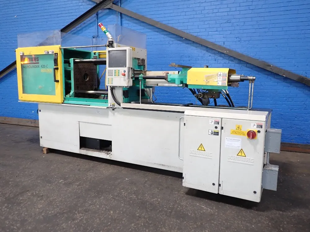 INJECTION MOLDER