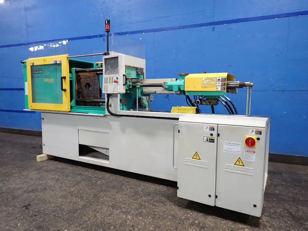 INJECTION MOLDER