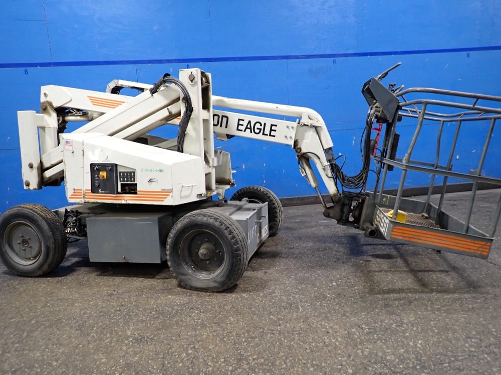 Simon 22' Reach/32' Platform Height 32/21e Boom Lift - 32/21e