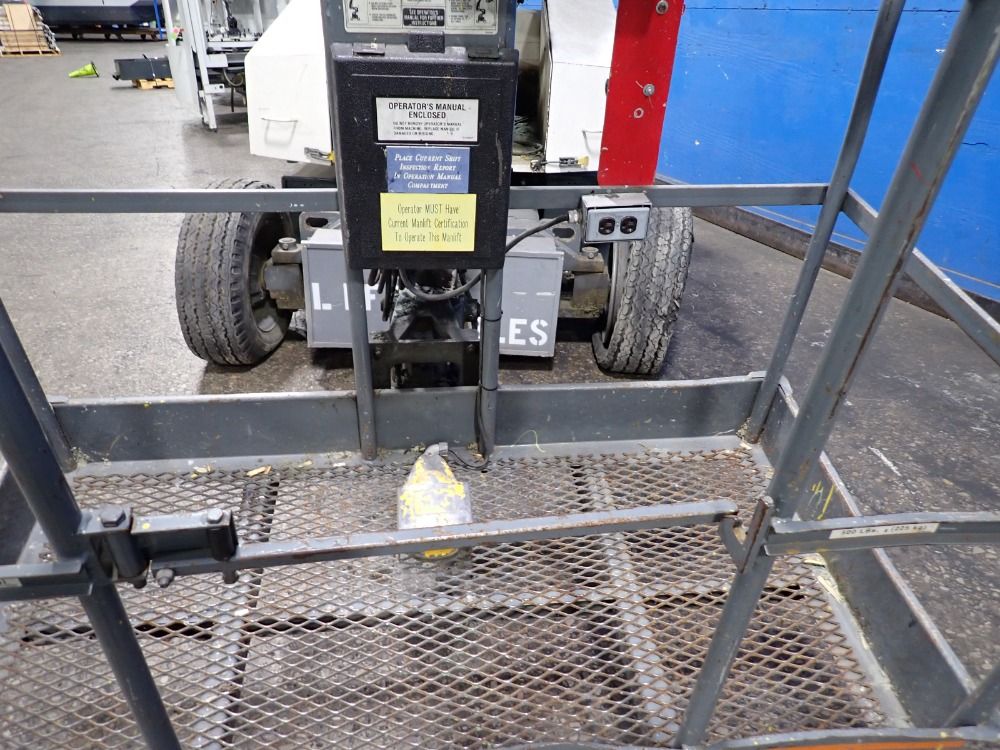 Simon 22' Reach/32' Platform Height 32/21e Boom Lift - 32/21e