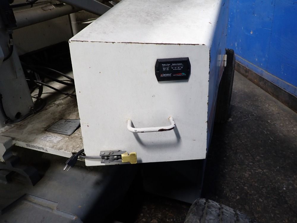 Simon 22' Reach/32' Platform Height 32/21e Boom Lift - 32/21e