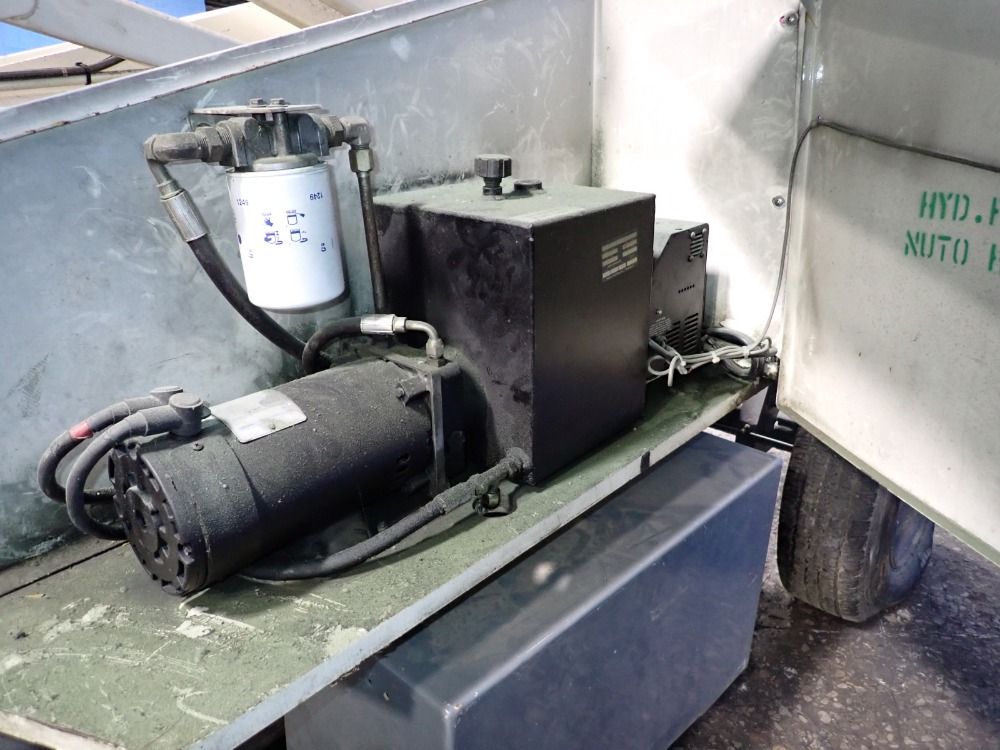 Simon 22' Reach/32' Platform Height 32/21e Boom Lift - 32/21e