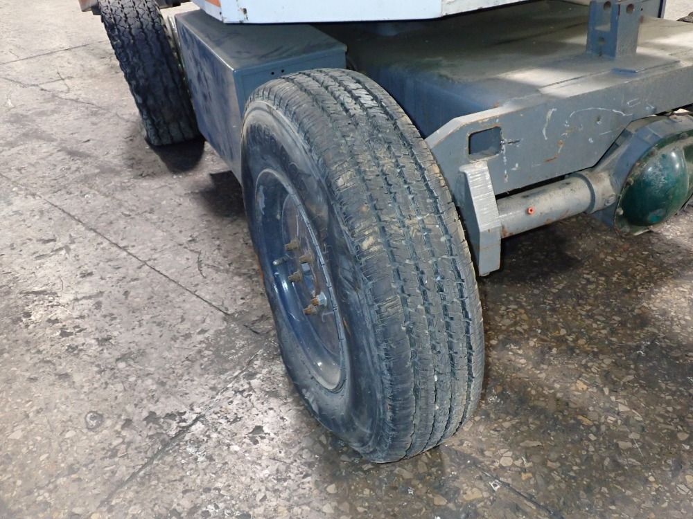 Simon 22' Reach/32' Platform Height 32/21e Boom Lift - 32/21e