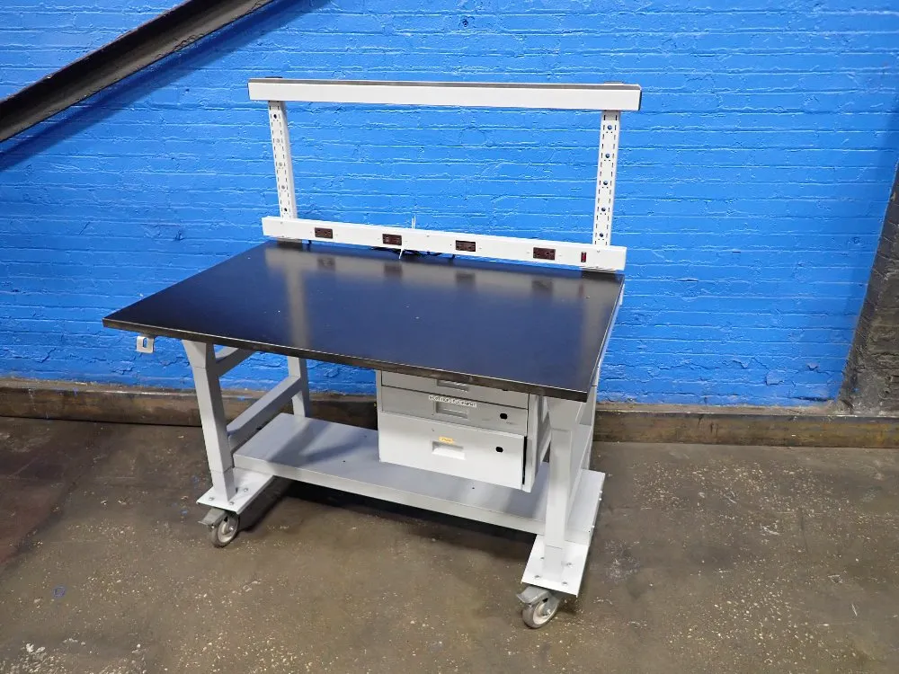 PORTABLE WORKBENCH
