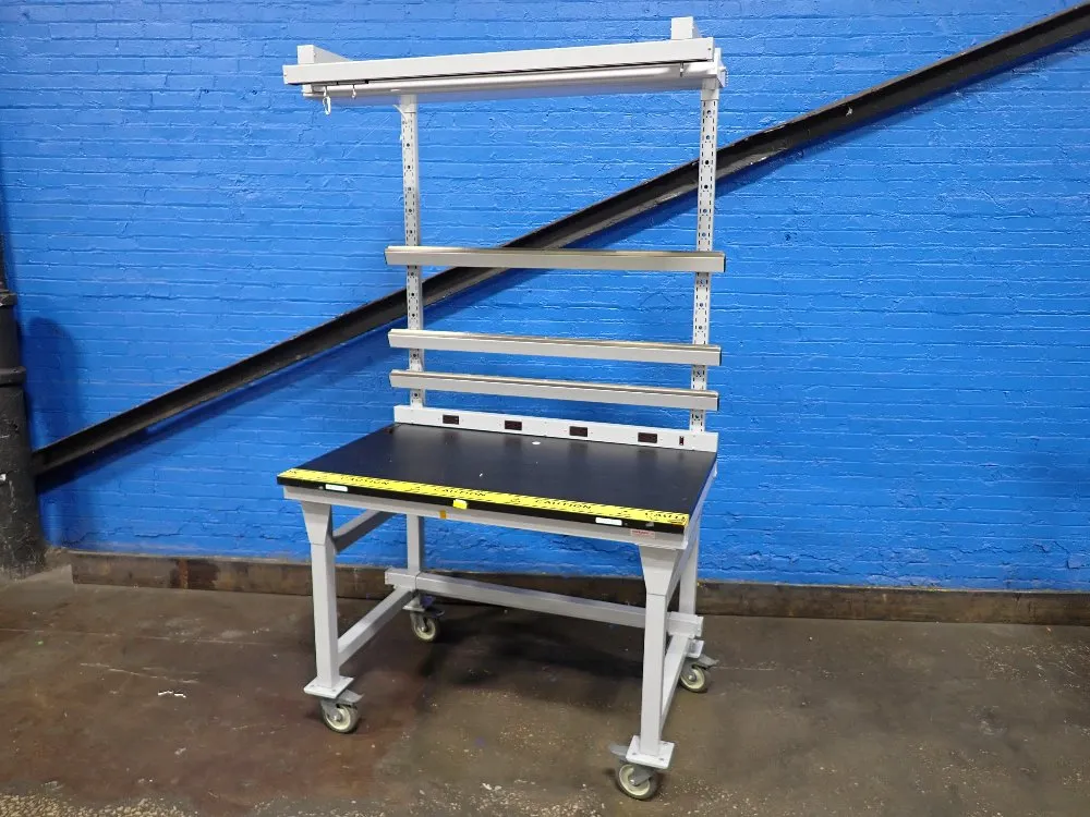 PORTABLE WORKBENCH