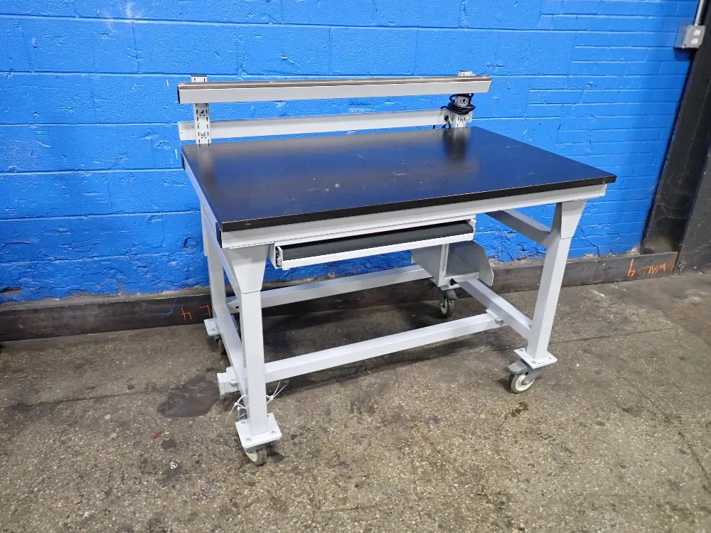 PORTABLE WORKBENCH