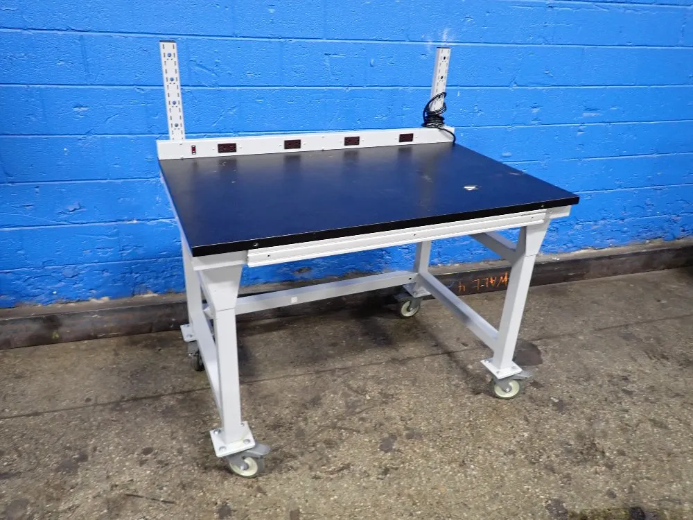 PORTABLE WORKBENCH