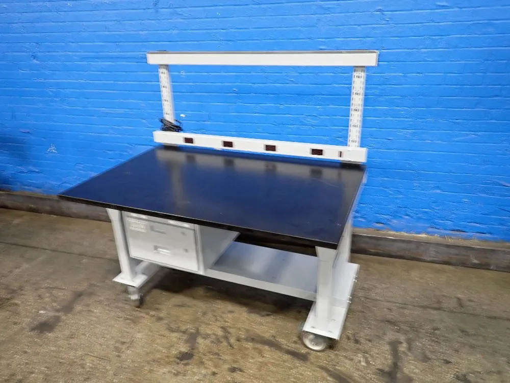 PORTABLE WORKBENCH