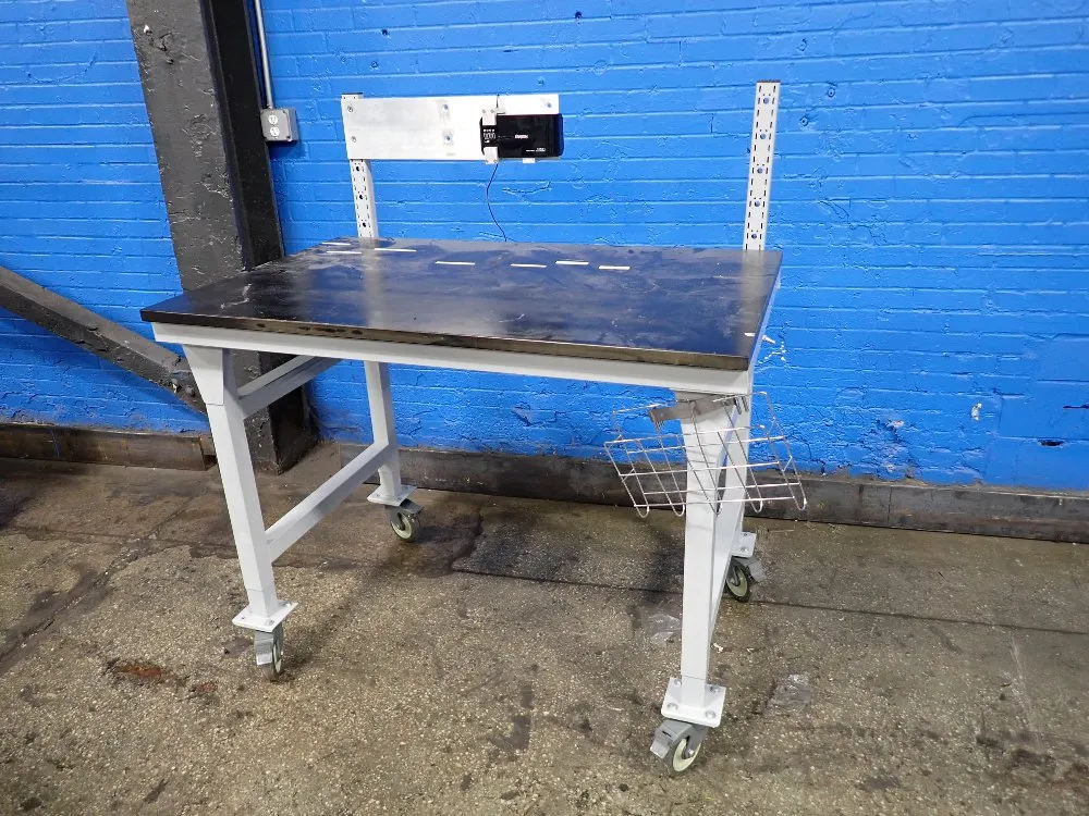 PORTABLE WORKBENCH