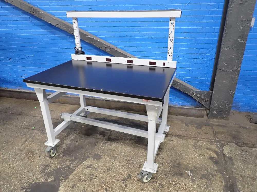PORTABLE WORKBENCH