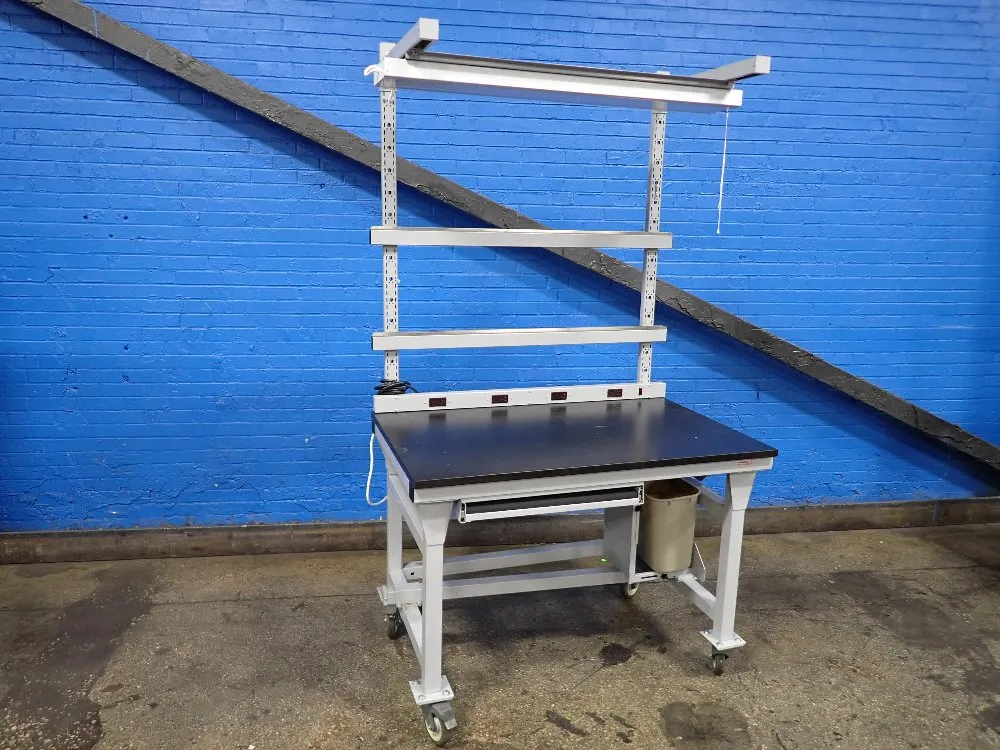 PORTABLE WORKBENCH