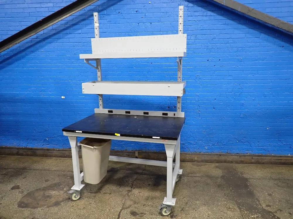 PORTABLE WORKBENCH