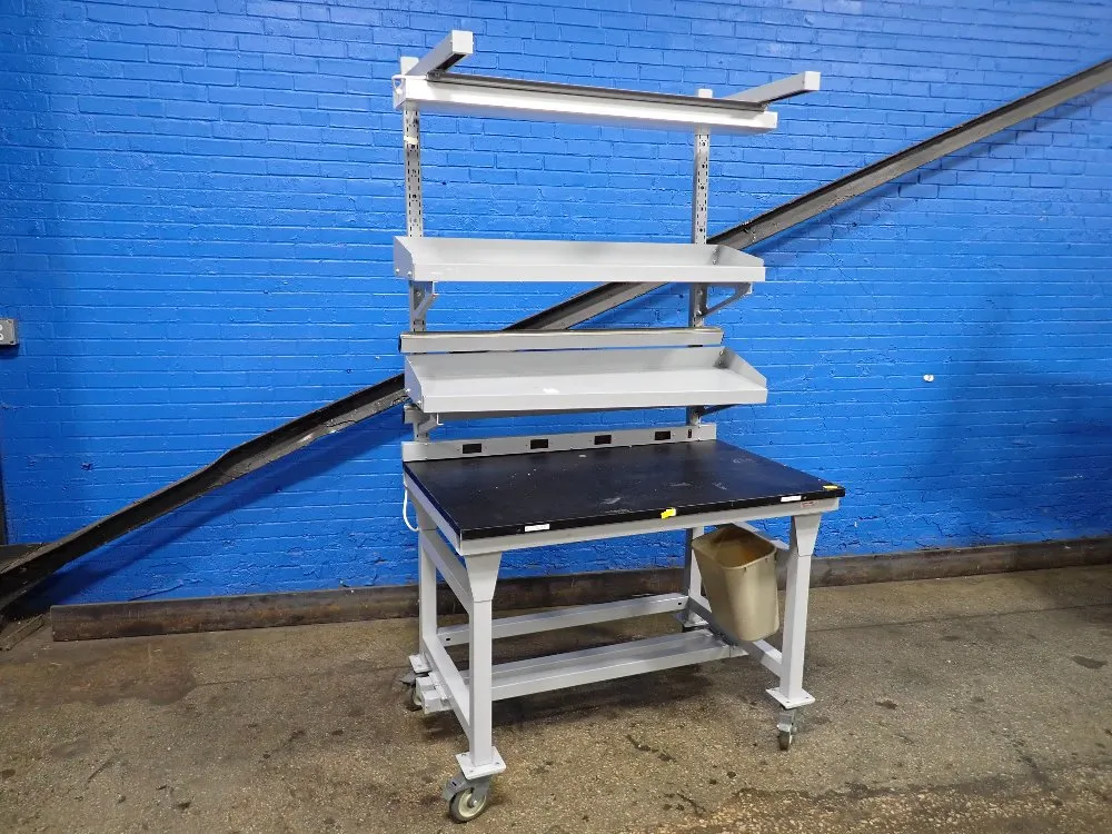 PORTABLE WORKBENCH