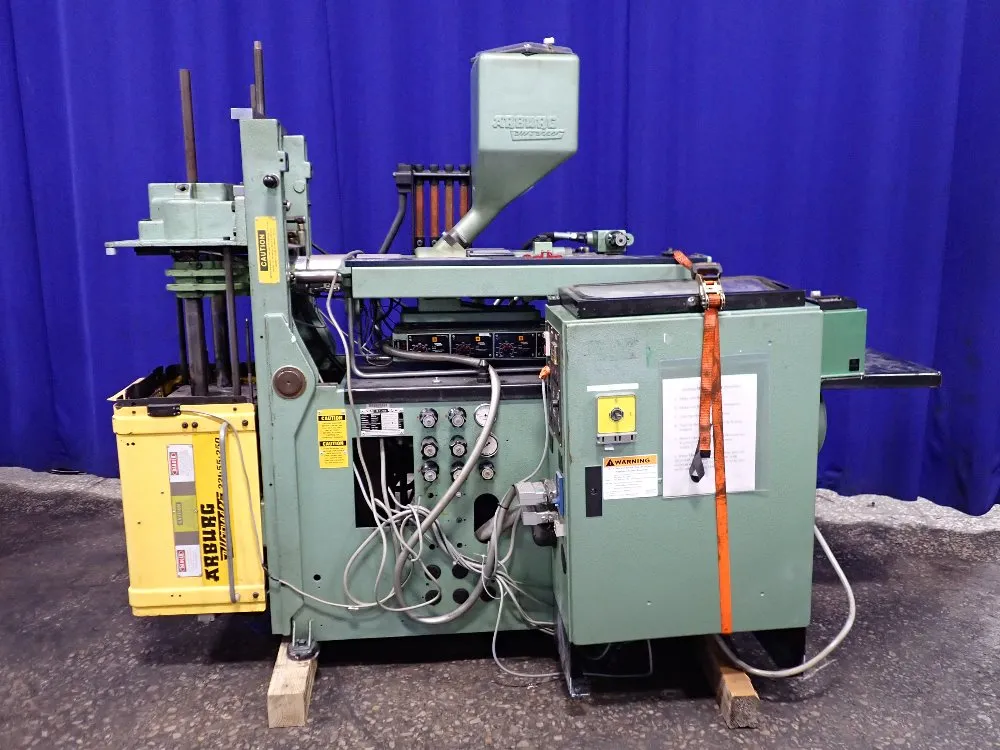 INJECTION MOLDER