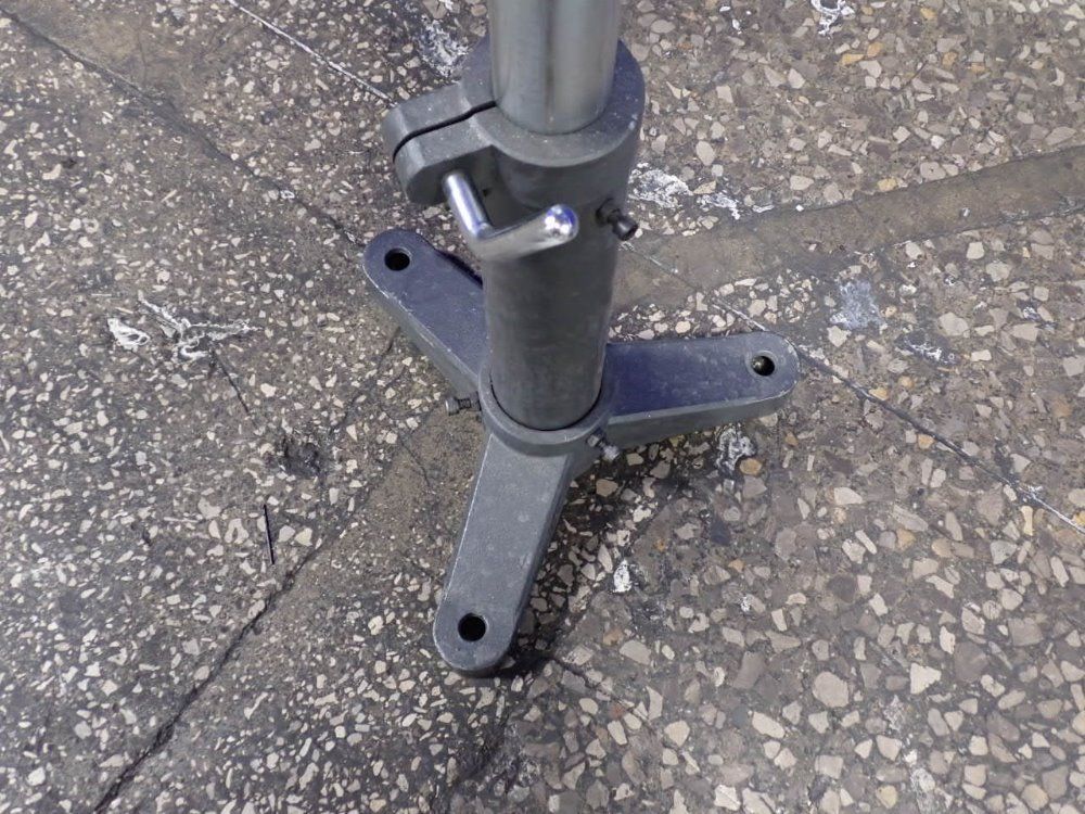  Roller Stand