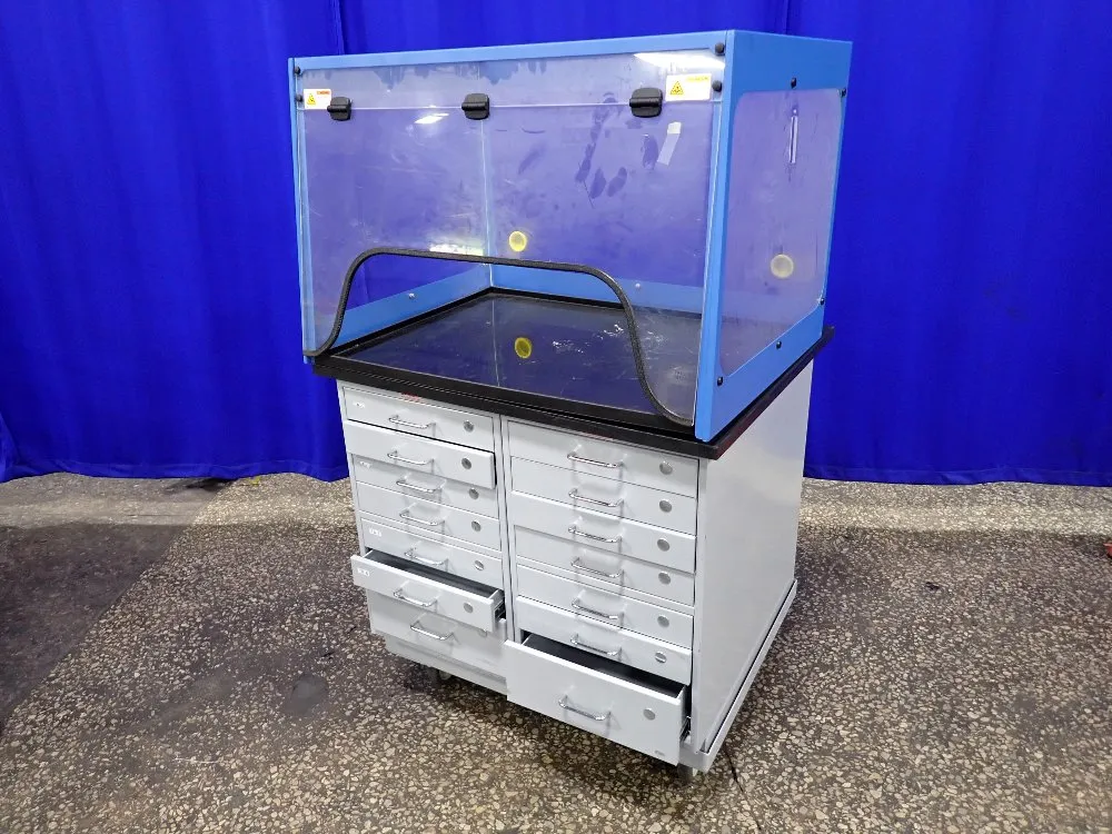 STORAGE CABINET W/ ENCLOSURE