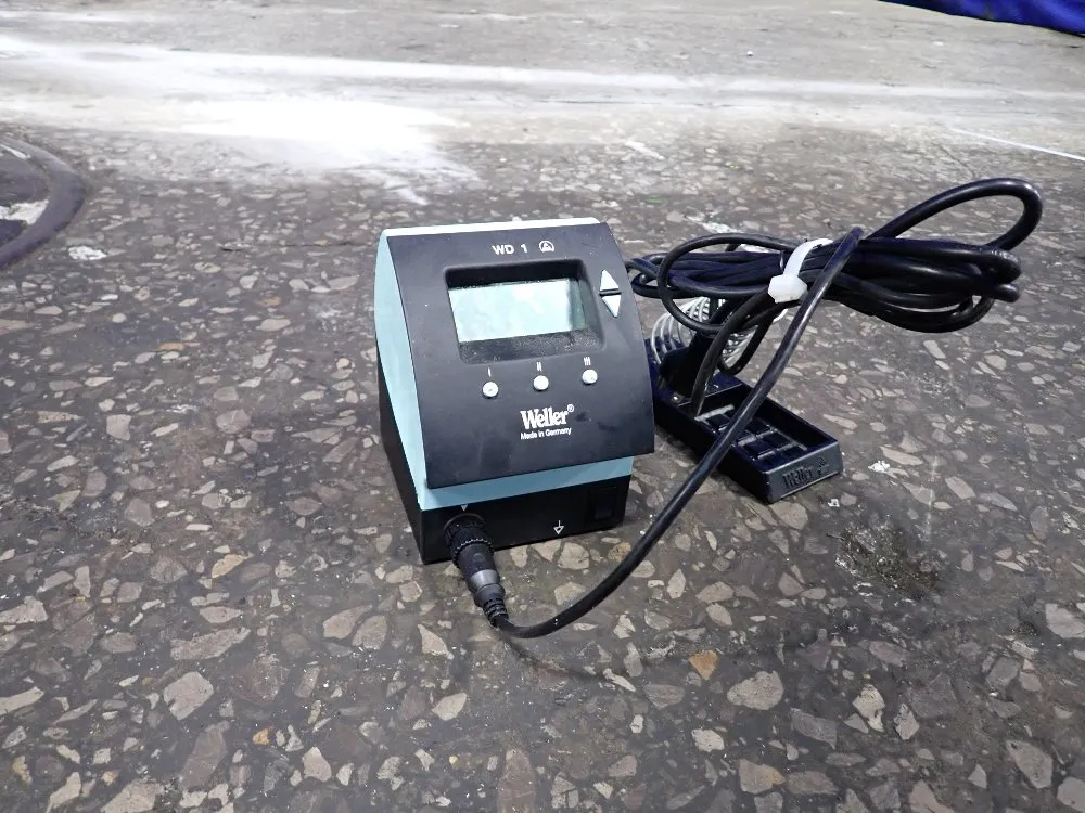 SOLDERING STATION