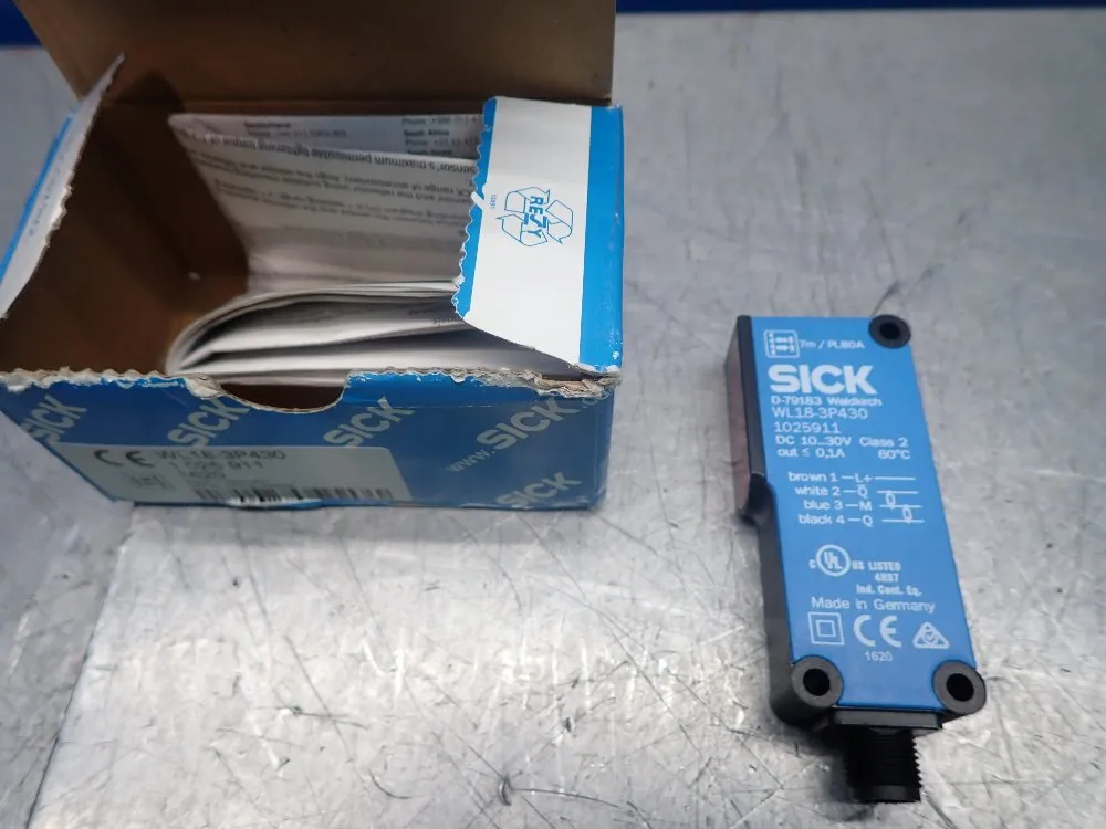 Sick 7 Meter Sensing Range, 10-30 Vdc Photoelectric Sensor - Wl18-3p430