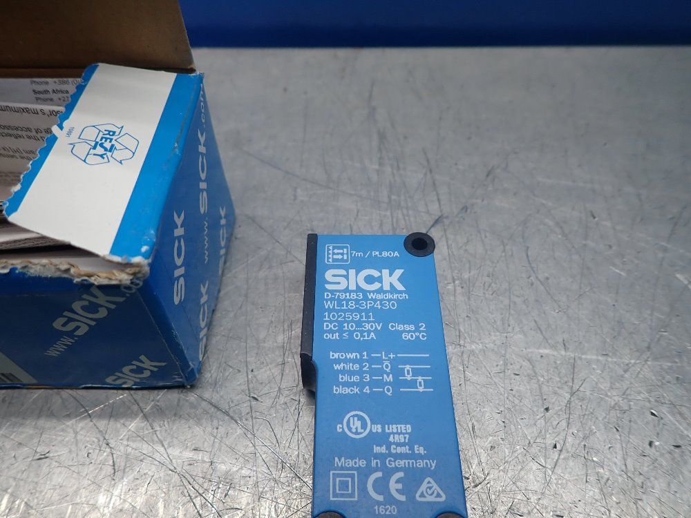 Sick 7 Meter Sensing Range, 10-30 Vdc Photoelectric Sensor - Wl18-3p430