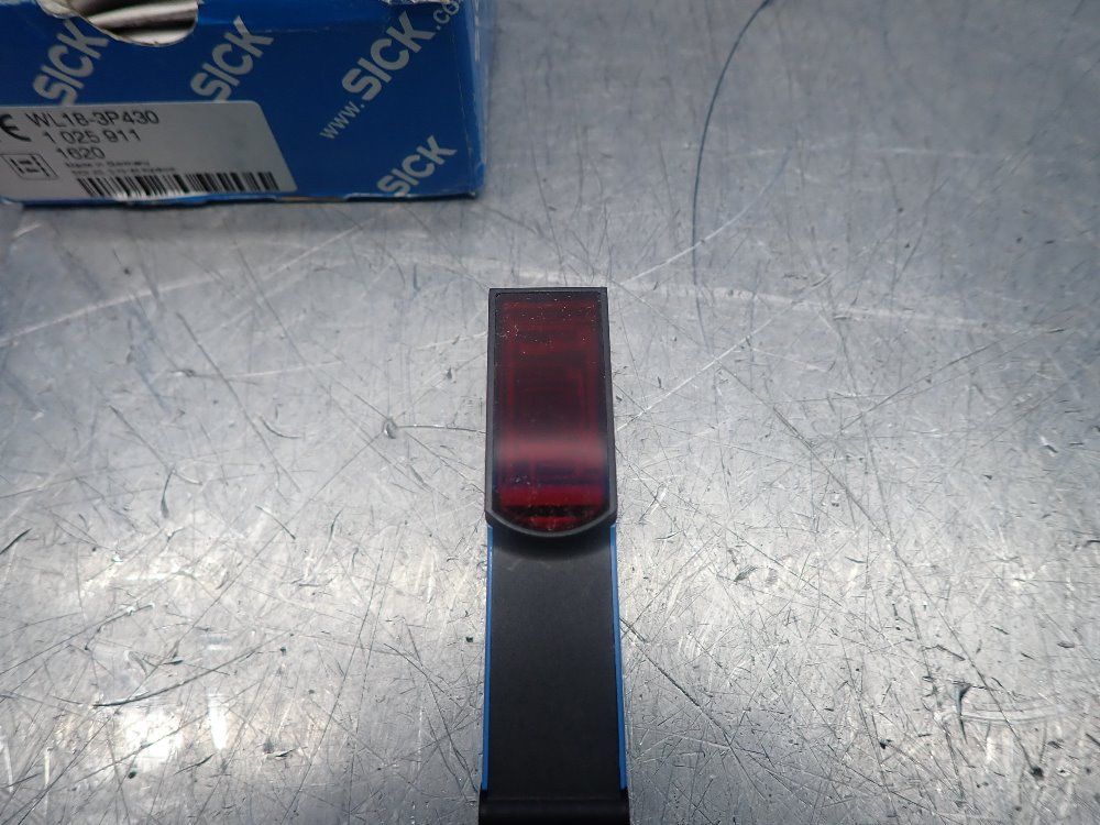 Sick 7 Meter Sensing Range, 10-30 Vdc Photoelectric Sensor - Wl18-3p430