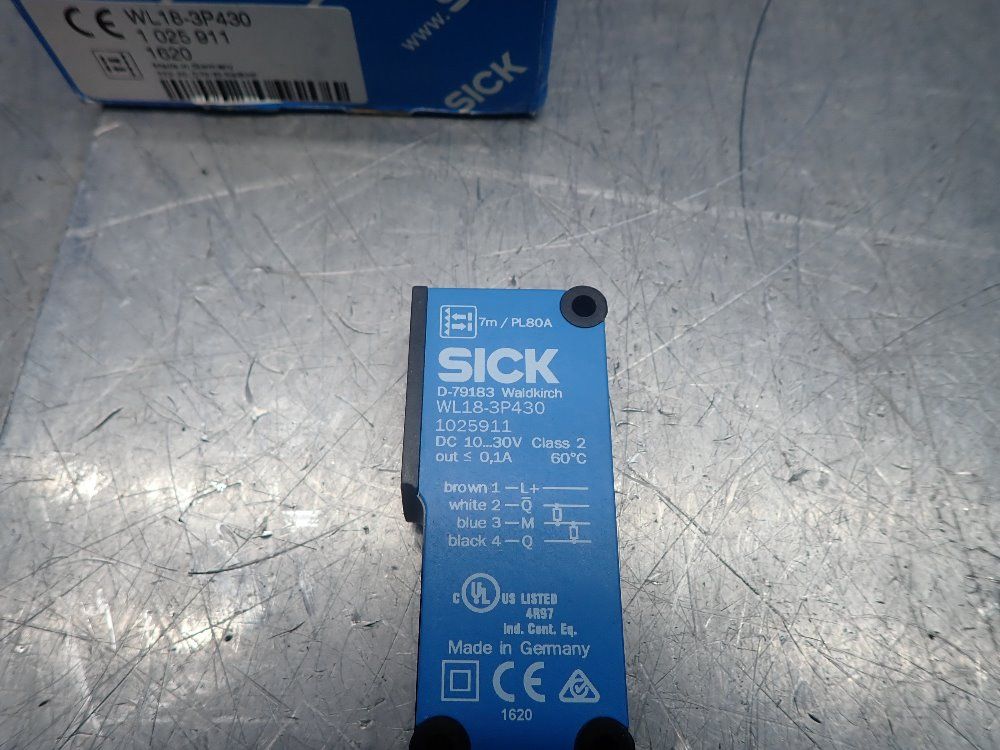 Sick 7 Meter Sensing Range, 10-30 Vdc Photoelectric Sensor - Wl18-3p430