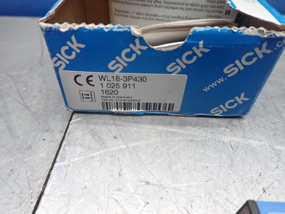 Sick 7 Meter Sensing Range, 10-30 Vdc Photoelectric Sensor - Wl18-3p430