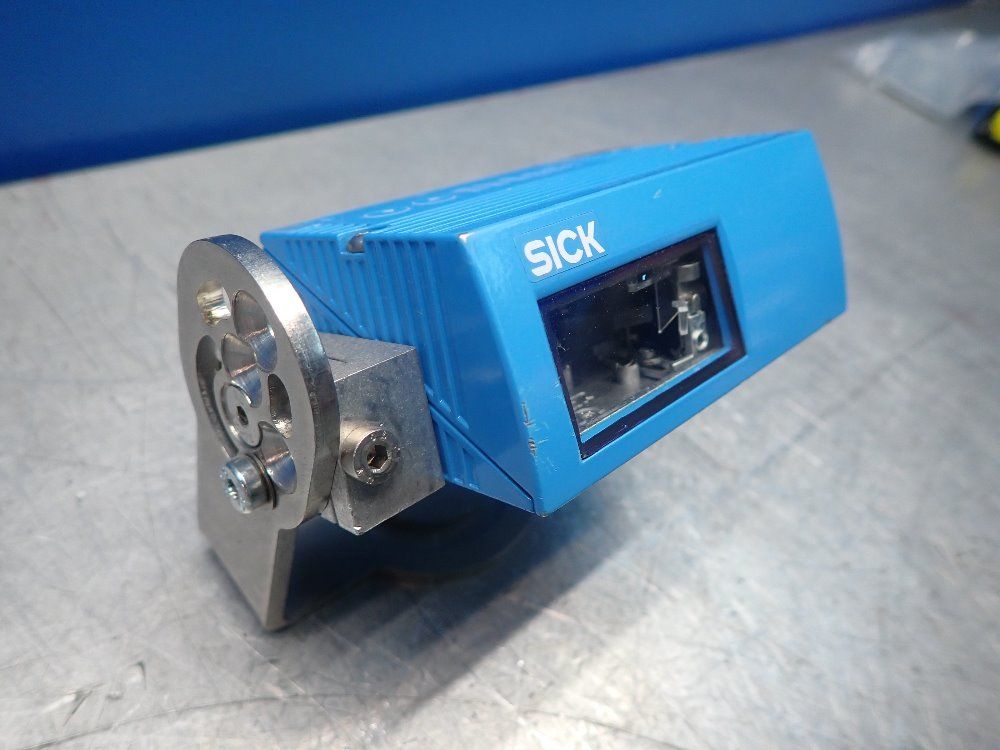 Sick Fixed Mount Barcode Scanner. W/bracket - Clv650-08300a