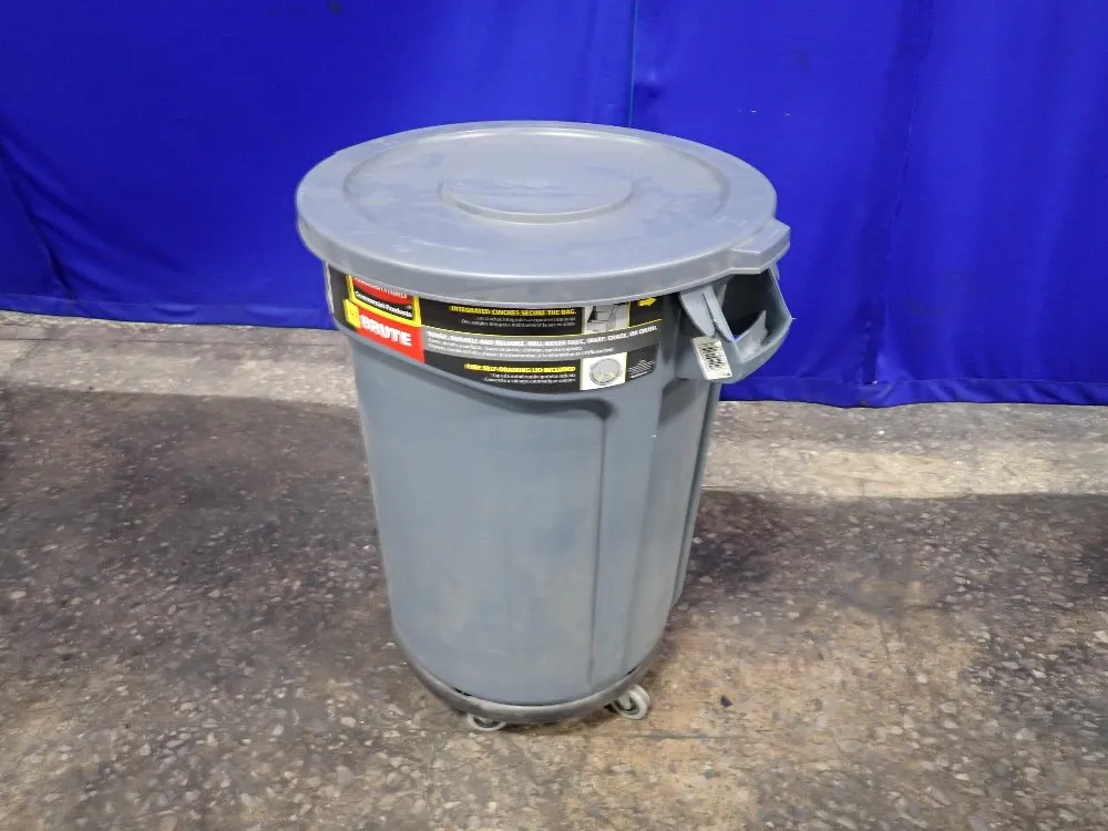 TRASH CAN
