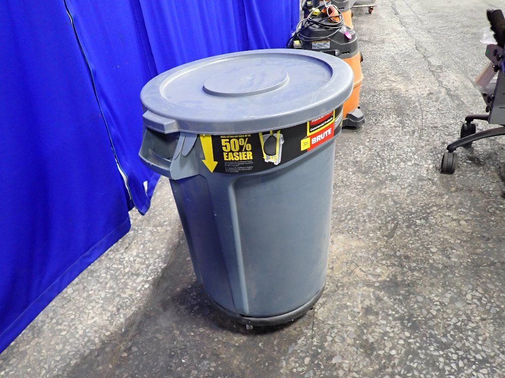 Rubbermaid Trash Can