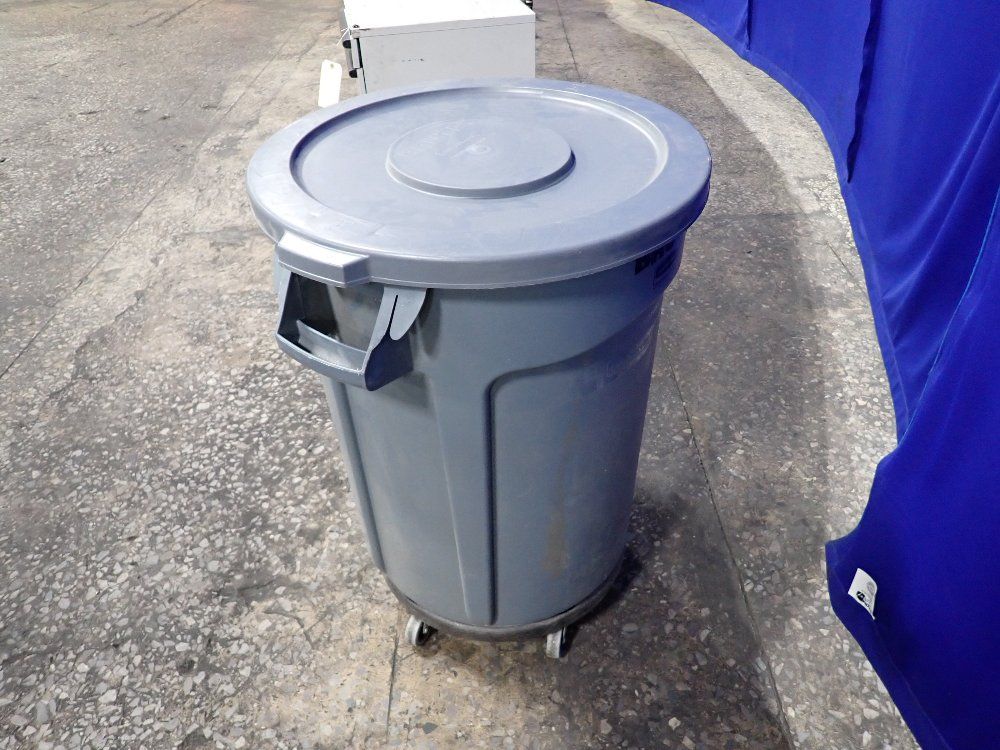 Rubbermaid Trash Can