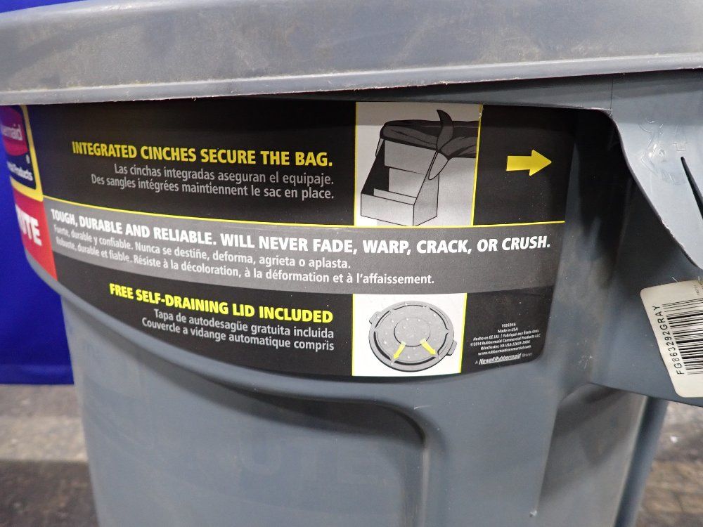 Rubbermaid Trash Can