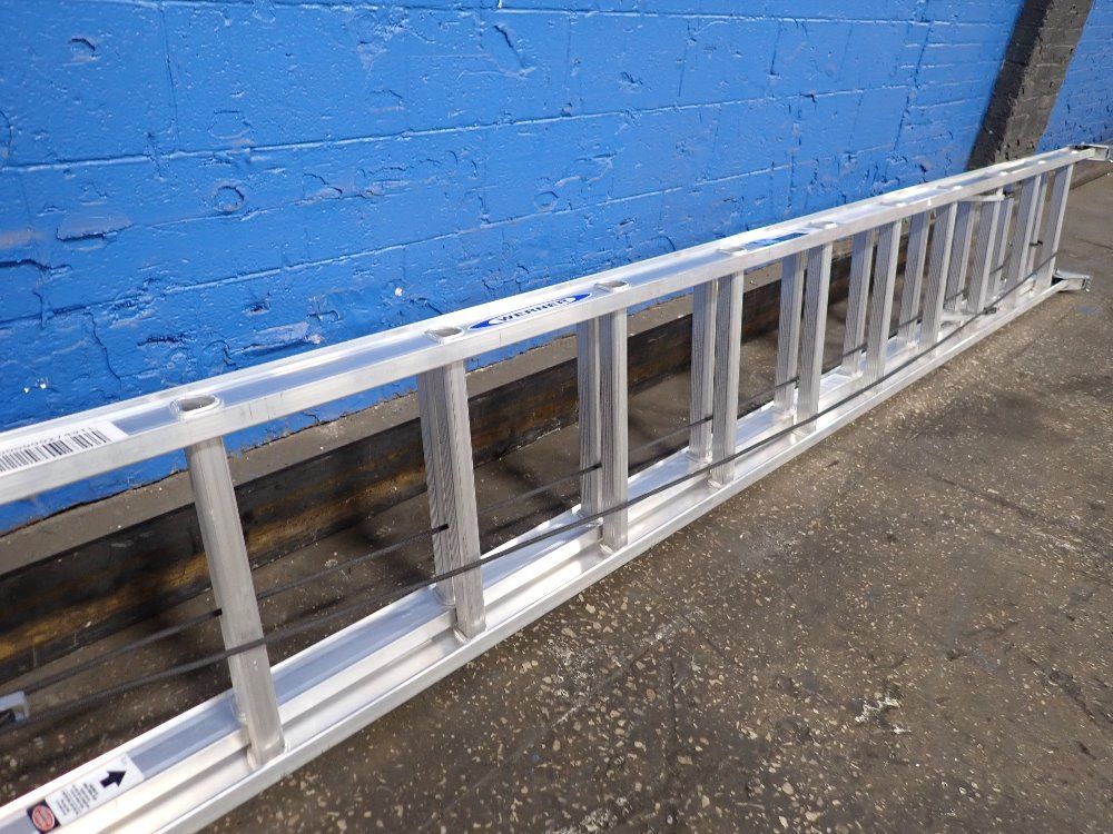 Werner 250 Lbs / 16' 11" Ladder - Di324-2