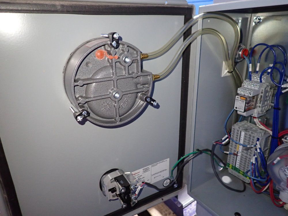 Guyson Corporation 30" X 28" X 53" Guyson Rxs-400 Blast Cabinet - Rxs-400