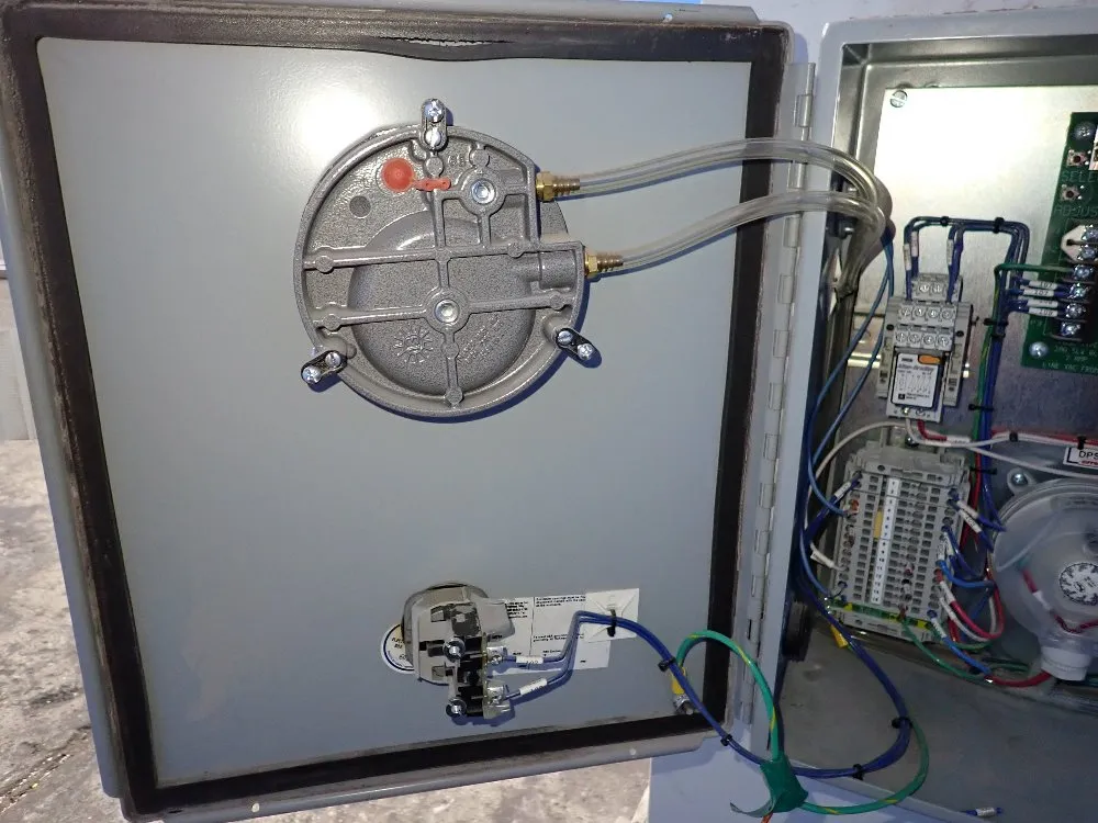 Guyson Corporation 30" X 28" X 53" Guyson Rxs-400 Blast Cabinet - Rxs-400