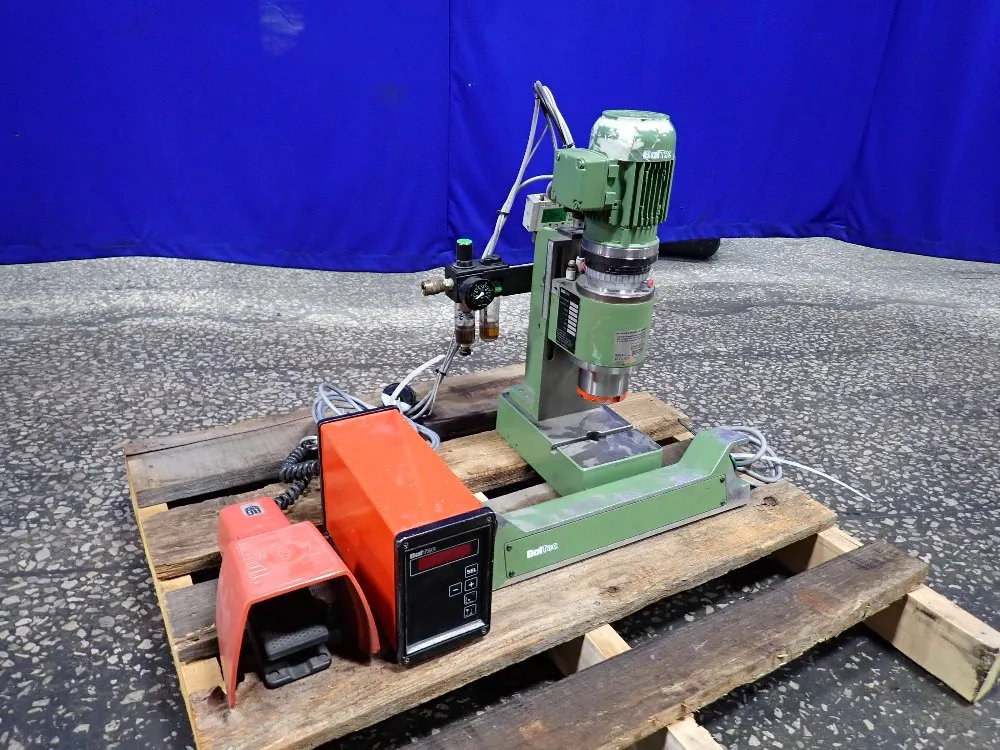 RADIAL RIVETING MACHINE