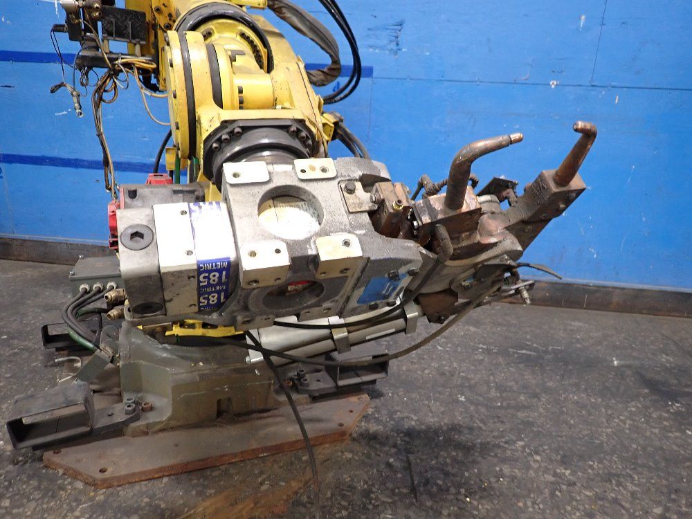 Fanuc 2012 Fanuc R2000ib210f Robot
