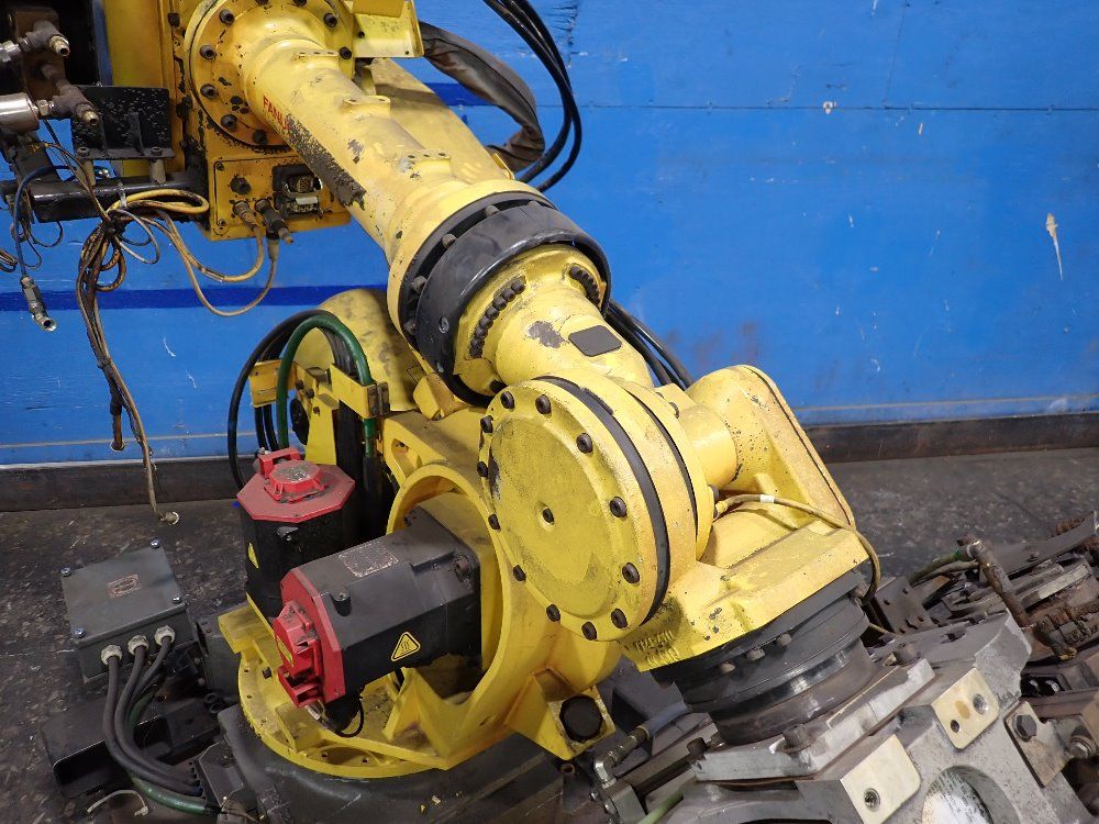 Fanuc 2012 Fanuc R2000ib210f Robot