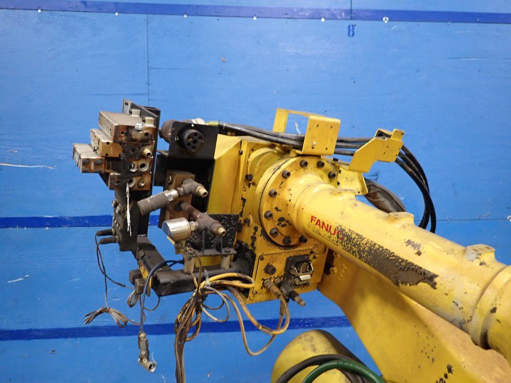 Fanuc 2012 Fanuc R2000ib210f Robot