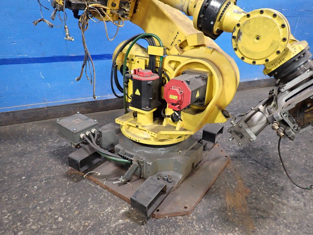 Fanuc 2012 Fanuc R2000ib210f Robot