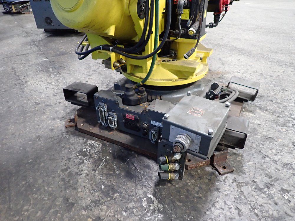 Fanuc 2012 Fanuc R2000ib210f Robot