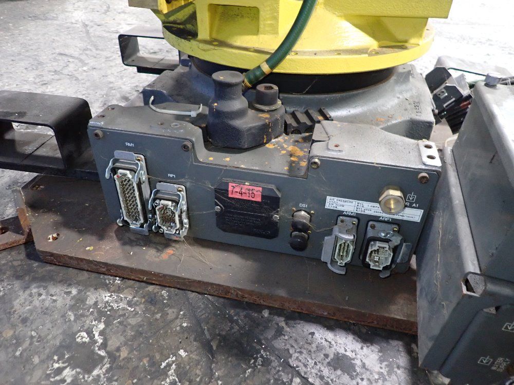 Fanuc 2012 Fanuc R2000ib210f Robot