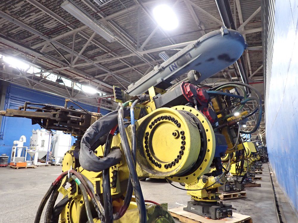 Fanuc 2014 Fanuc R2000ib210f Robot