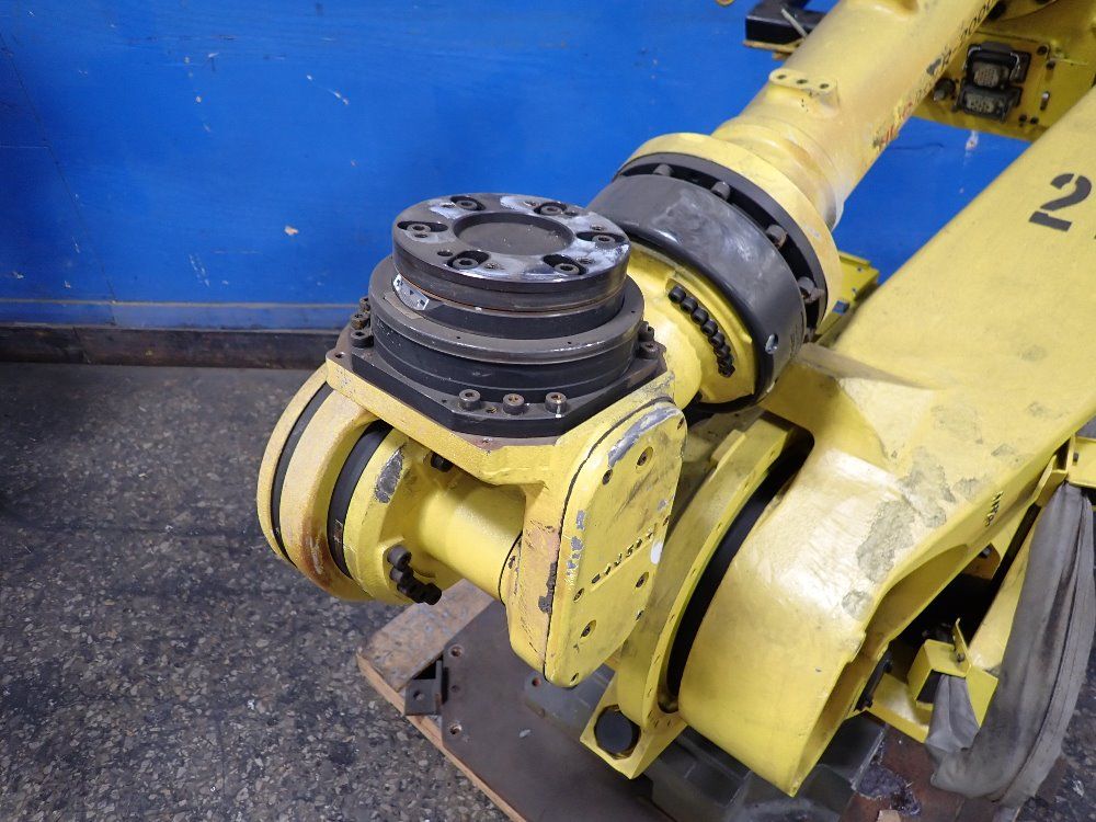 Fanuc 2012 Fanuc R2000ib210f Robot