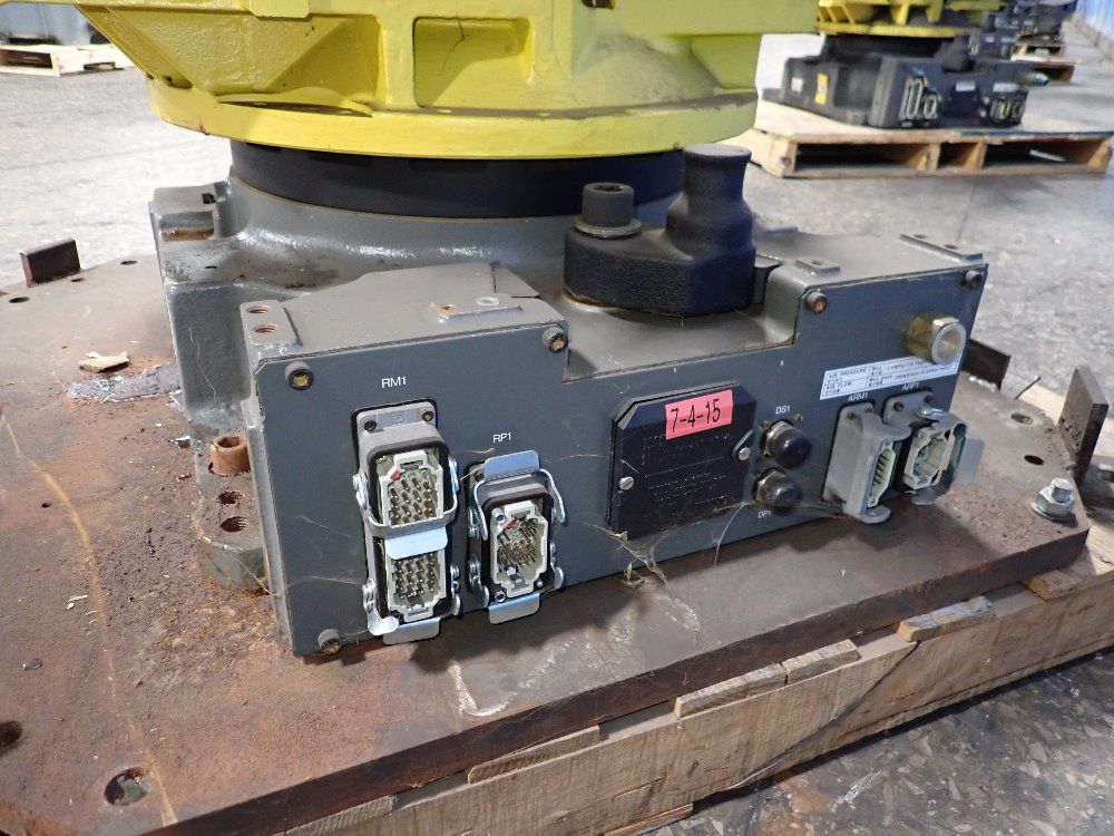 Fanuc 2012 Fanuc R2000ib210f Robot