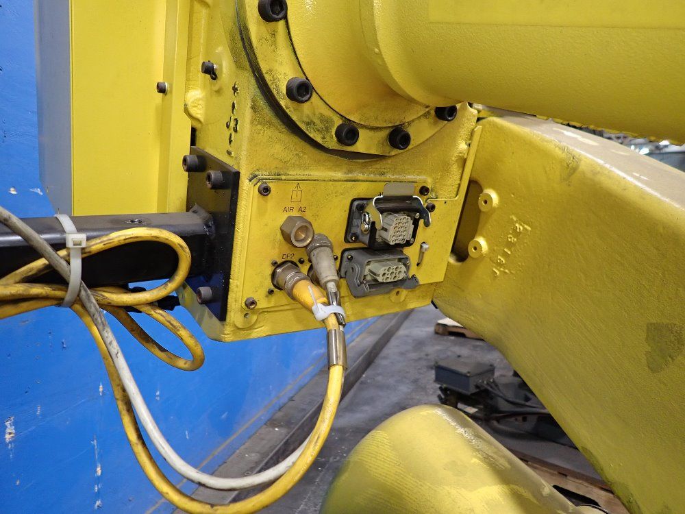 Fanuc 2012 Fanuc R2000ib210f Robot