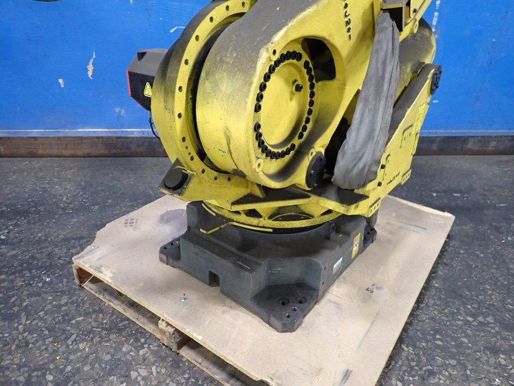Fanuc 2012 Fanuc R2000ib210f Robot