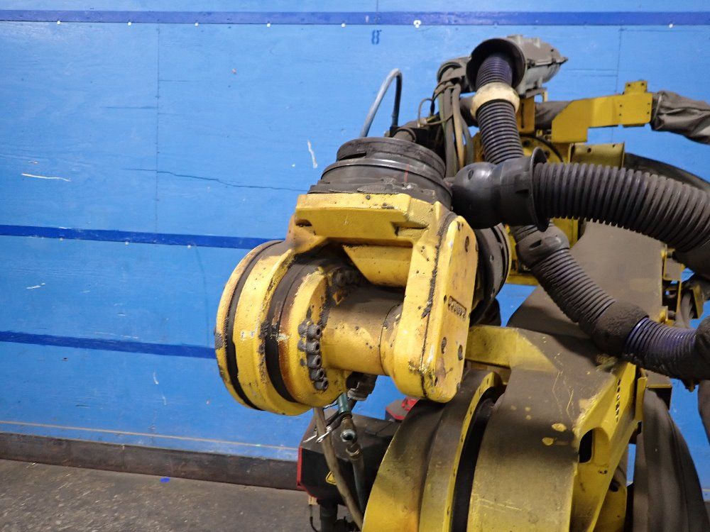 Fanuc 2012 Fanuc R2000ib210f Robot