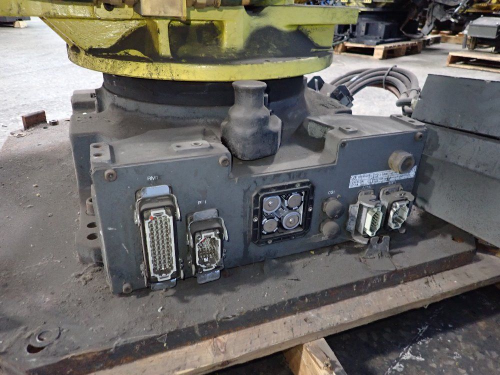 Fanuc 2012 Fanuc R2000ib210f Robot