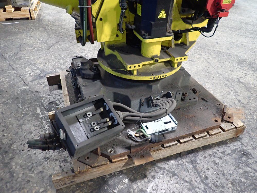 Fanuc 2012 Fanuc R2000ib210f Robot